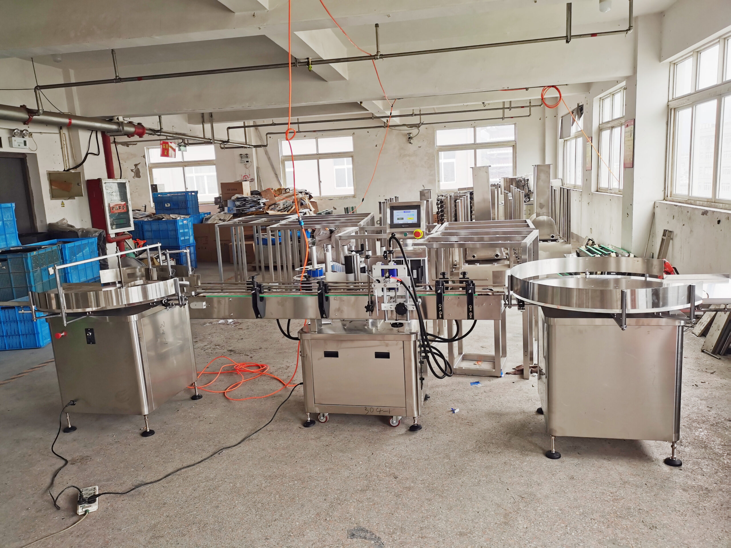 Bottle labeling machine